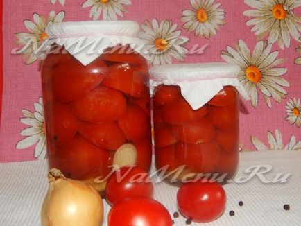 Tomatele conservate cu jumătăți și ceapă pentru iarnă