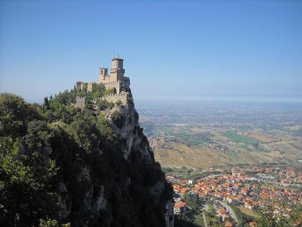 Călătoriți în San Marino despre o excursie la San Marino din Rimini