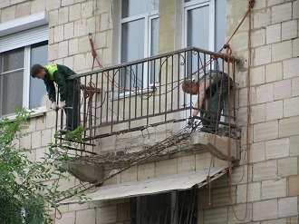 Ремонт балконної плити підготовка, відновлення, зміцнення, ремонт парапету
