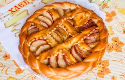 Rețete de plăcintă de drojdie cu mere în cuptor, secretele alegerii