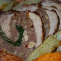 Rulou umplute cu carne tocată, pesto, roșii uscate la soare și brânză - paletă de gătit