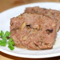 Rulou umplute cu carne tocată, pesto, roșii uscate la soare și brânză - paletă de gătit