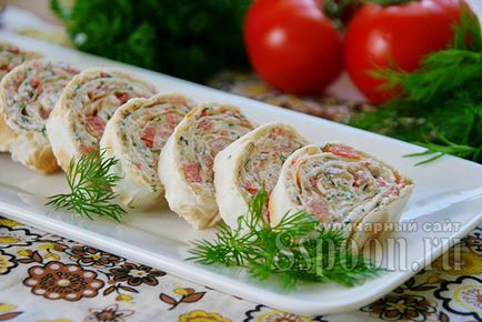 Lavash roll cu bastoane de crab și roșii - 8 linguri