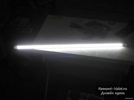 Fereastră LED autofixantă pentru blaturi de iluminare de fundal (18 prețuri pentru fotografie)
