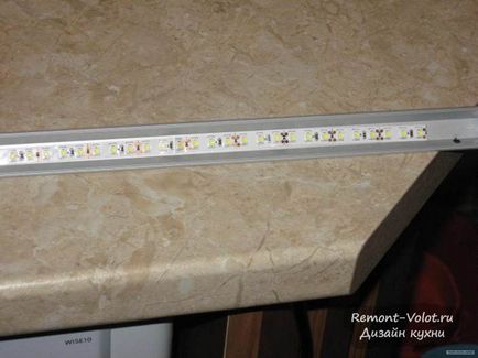Fereastră LED autofixantă pentru blaturi de iluminare de fundal (18 prețuri pentru fotografie)