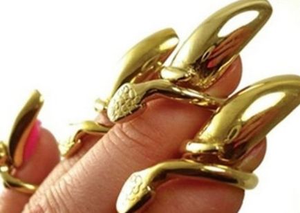 Inel de argint-șarpe - un cadou perfect pentru un iubit