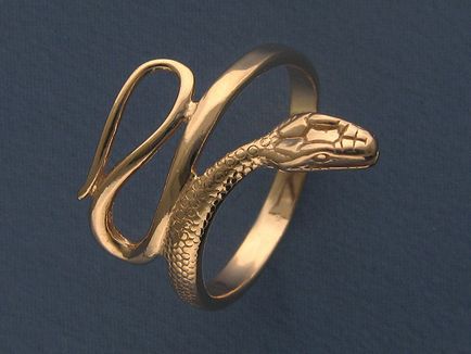 Inel de argint-șarpe - un cadou perfect pentru un iubit