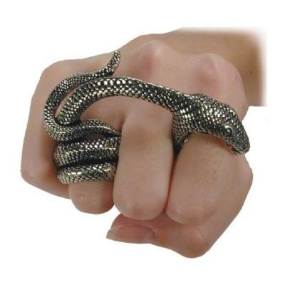 Срібний перстень-змія - прекрасний подарунок близькій людині