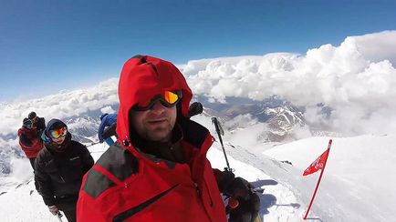 Serghei Savin, care la cucerit pe Elbrus, vrea să deschidă o federație de alpinism în syzran