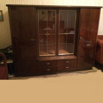 Sideboard, dulap, vitrine pentru feluri de mâncare și accesorii în camera de zi cum să distingi o piesă de mobilier