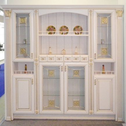 Sideboard, dulap, vitrine pentru feluri de mâncare și accesorii în camera de zi cum să distingi o piesă de mobilier