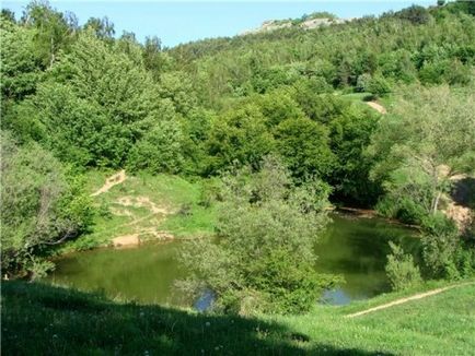 Șase pași până la chatyr-dag, Crimeea călătorește în țara legendelor, vinului și soarelui