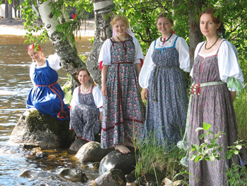 Слов'янське жіноче плаття крій, вишивка, тканина-Радогості