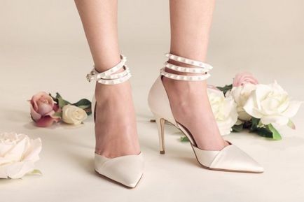 Весільні туфлі з каблуком або без