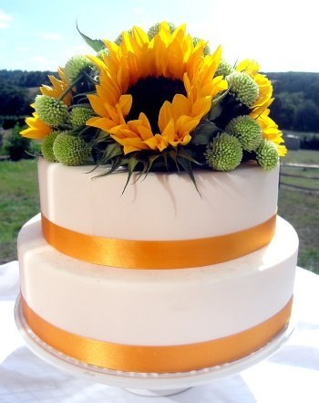Tort de nunta cu floarea-soarelui