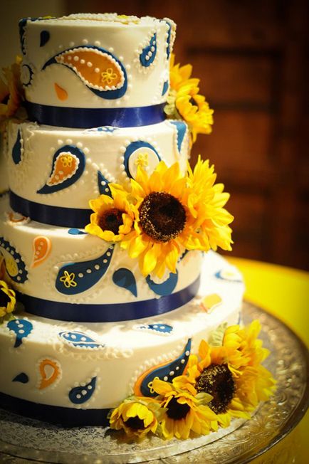 Tort de nunta cu floarea-soarelui