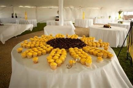 Весільний торт з соняшниками