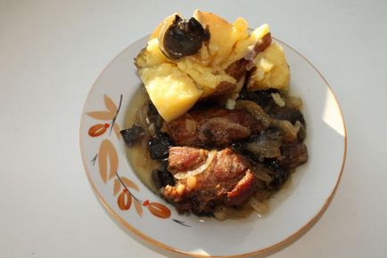 Свинячі ребра з грибами і картоплею - рецепти з фото