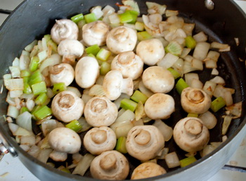 Párolt sertésborda burgonyával és gombával - házi receptek lépésről lépésre fotók!