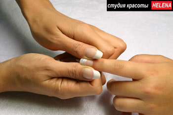 Consolidarea unghiilor cu mătase, un fajder