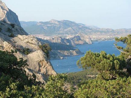 Coasta de est a Crimeei - merită să mergem să ne odihnim pe coasta de est a hărții din Crimeea din estul Crimeei