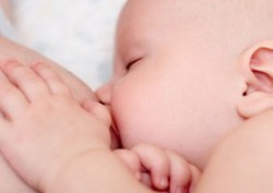 Запорука успішного грудного вигодовування ритми, годування на вимогу малюка і мами