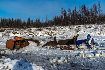 20 Фото про те, як далекобійники півночі з льоду витягують вмерзли фури