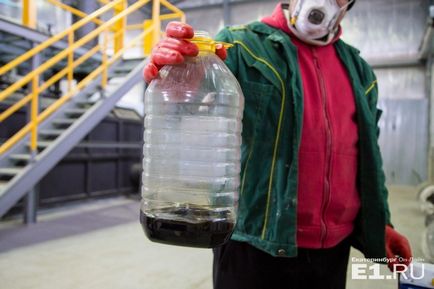 30 de barili pe lună în Ekaterinburg, omul de afaceri a început să extragă petrol din gunoi