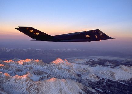 Aeronave americane invizibile lockheed f-117 nighthawk, caracteristici tehnice Tth, armament