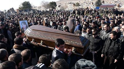 Înmormântarea armeană - principalele tradiții, ritualuri și ritualuri care sunt legate de acest lucru