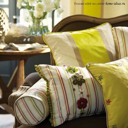 Декоративні подушки в інтер'єрі (фото)
