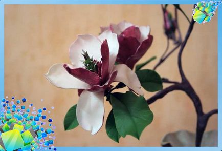Un copac cu flori de magnolie din porțelan rece