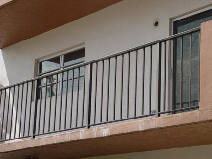 Для чого потрібні балконні огорожі