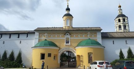 Obiective turistice și altare ale mănăstirii sfânt-pafnunav Bohor