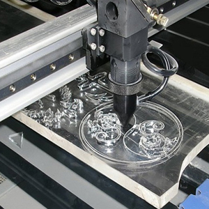 Őrlési eljárással plexi 3D és CNC maró és az előtolás