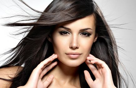 Az ötlet egy fényes make-up (testszínű árnyalat) Az ötlet egy fényes make-up