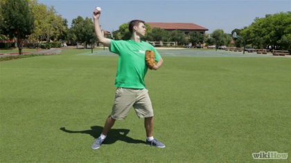 Як кидати м'яч в бейсболі