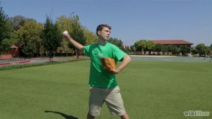 Як кидати м'яч в бейсболі