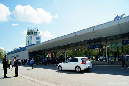 Hogyan lehet eljutni a repülőtérre Tivat Ulcinj