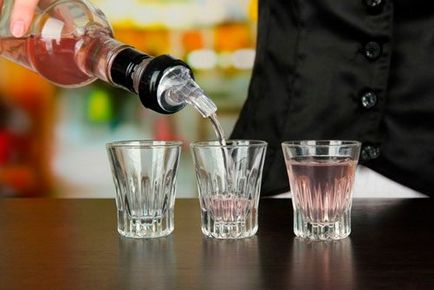 Hogyan inni sambuca rendesen, leginkább effektyne módon