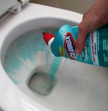 Cum să vă curățați instalațiile sanitare de locuit