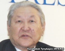 În timp ce președintele SSR kazah a devenit imperceptibil președintele Republicii Kazahstan