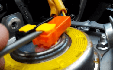 Cum să scoateți airbagul din volan