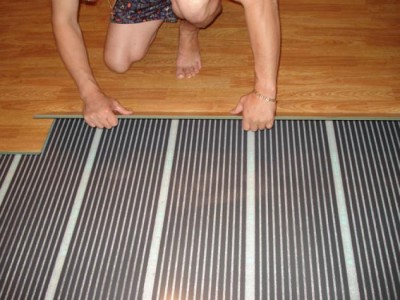 Cum să puneți podele laminate cu propriile mâini pe podea în diferite camere
