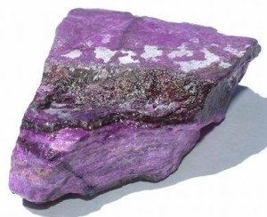 Камінь сугіліт магічні властивості і значення у знаків зодіаку (фото)