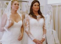Kaitlin Jenner a ales să aleagă o rochie de mireasă