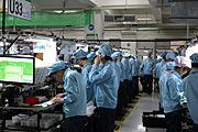 Китайська фабрика з виробництва телефонів - складальні цехи