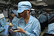 Fabrică chineză pentru producerea de telefoane - magazine de asamblare