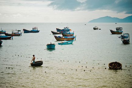 Barci cu vapoare în Vietnam