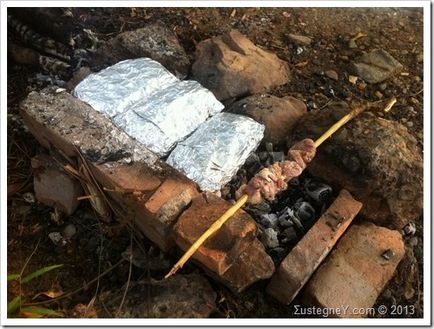 Laotian satul shish kebab și mușcătura de pește necunoscut, sustegney